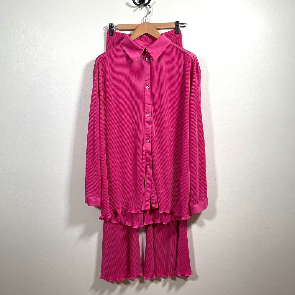 Sleeper Pajama Set Medium Pink Origami Plisse Flowy Silky Lounge Flared Stretch